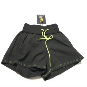 One Above Another Womens Size US XXS Shorts Active